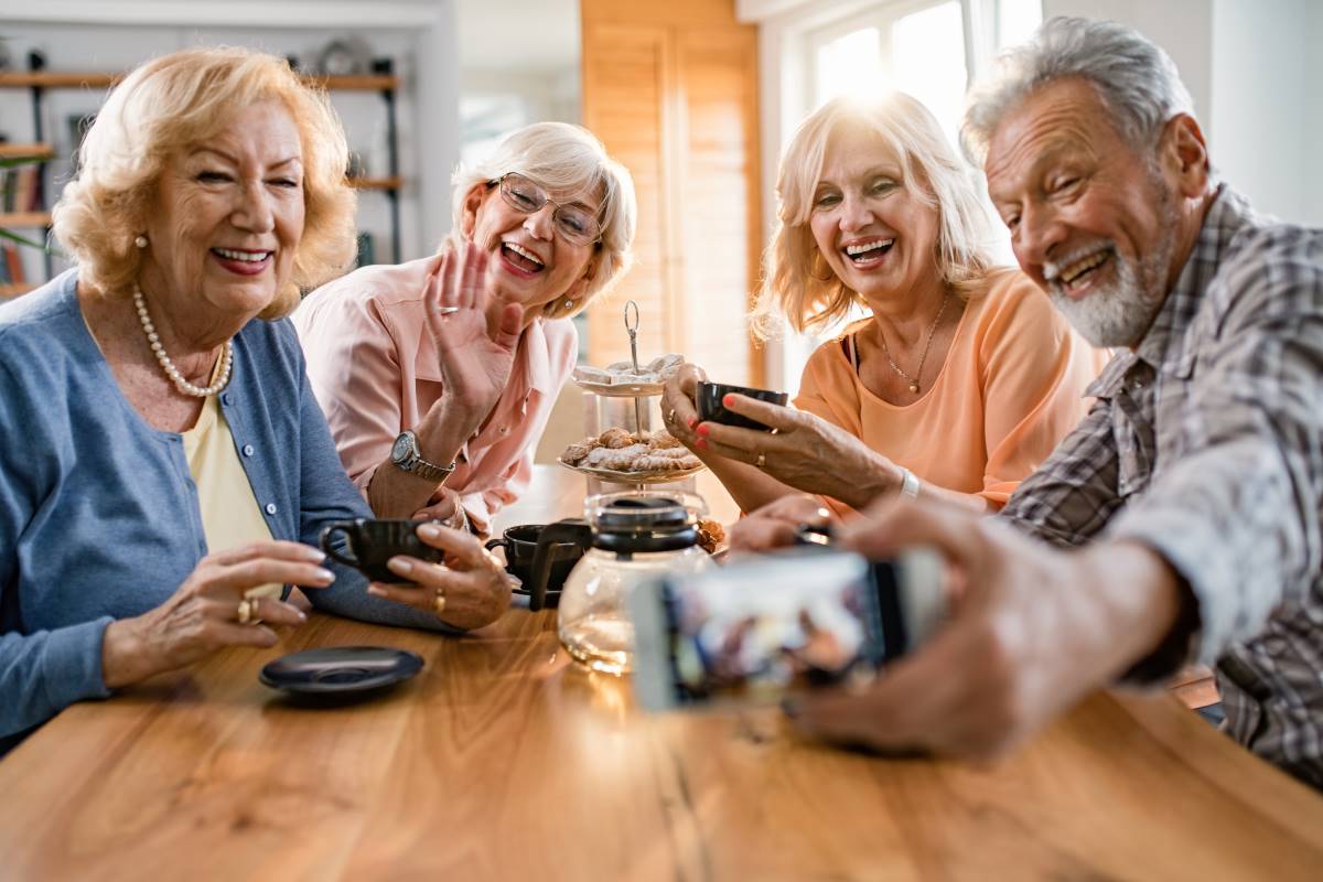Digitale Helfer im Alltag: Smartphone, Online-Banking und Vi