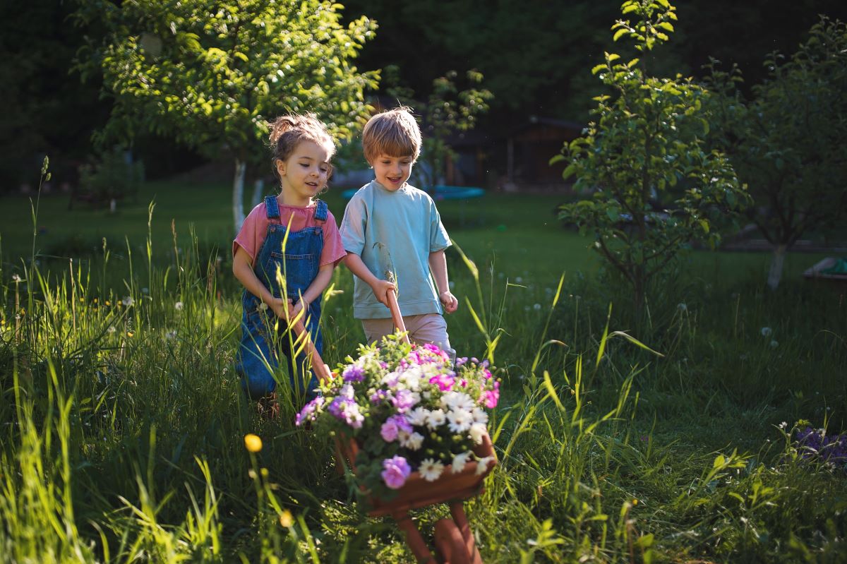 Kinder im Garten beschäftigen: Kreative Ideen für den Enzkre