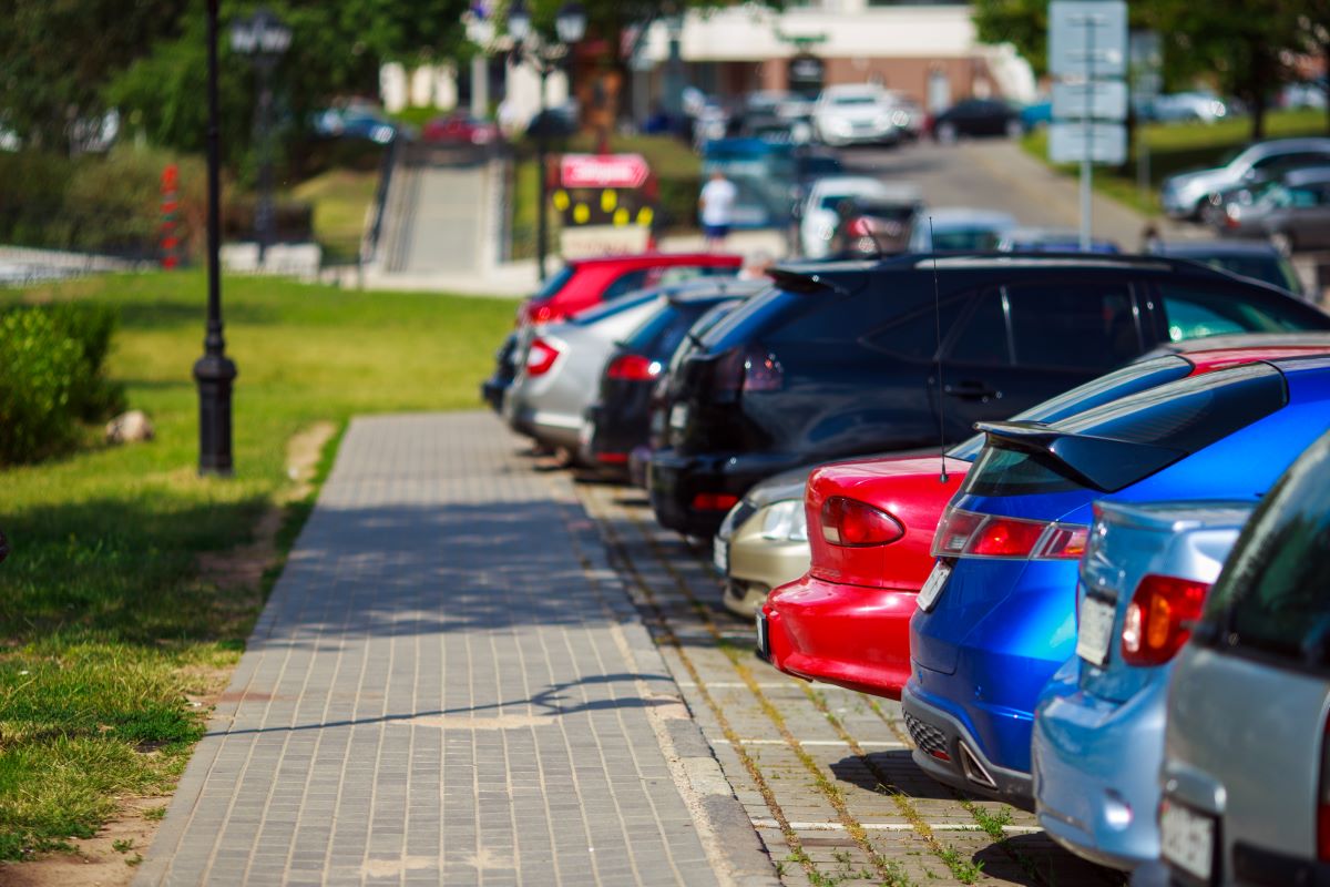 Parkplatzmangel lösen: Praktische Tipps & Lösungen
